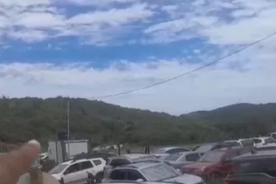 Praia das Conchas registra superlotação de carros e falta de ordenamento da prefeitura