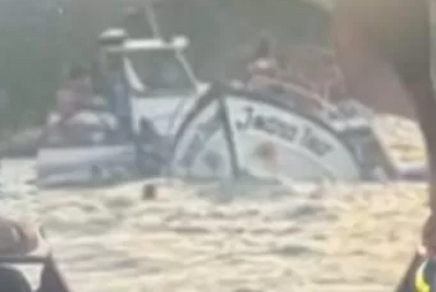 Barco-táxi que naufragou em Arraial do Cabo estava com excesso de passageiros e sem coletes salva-vidas, segundo testemunhas