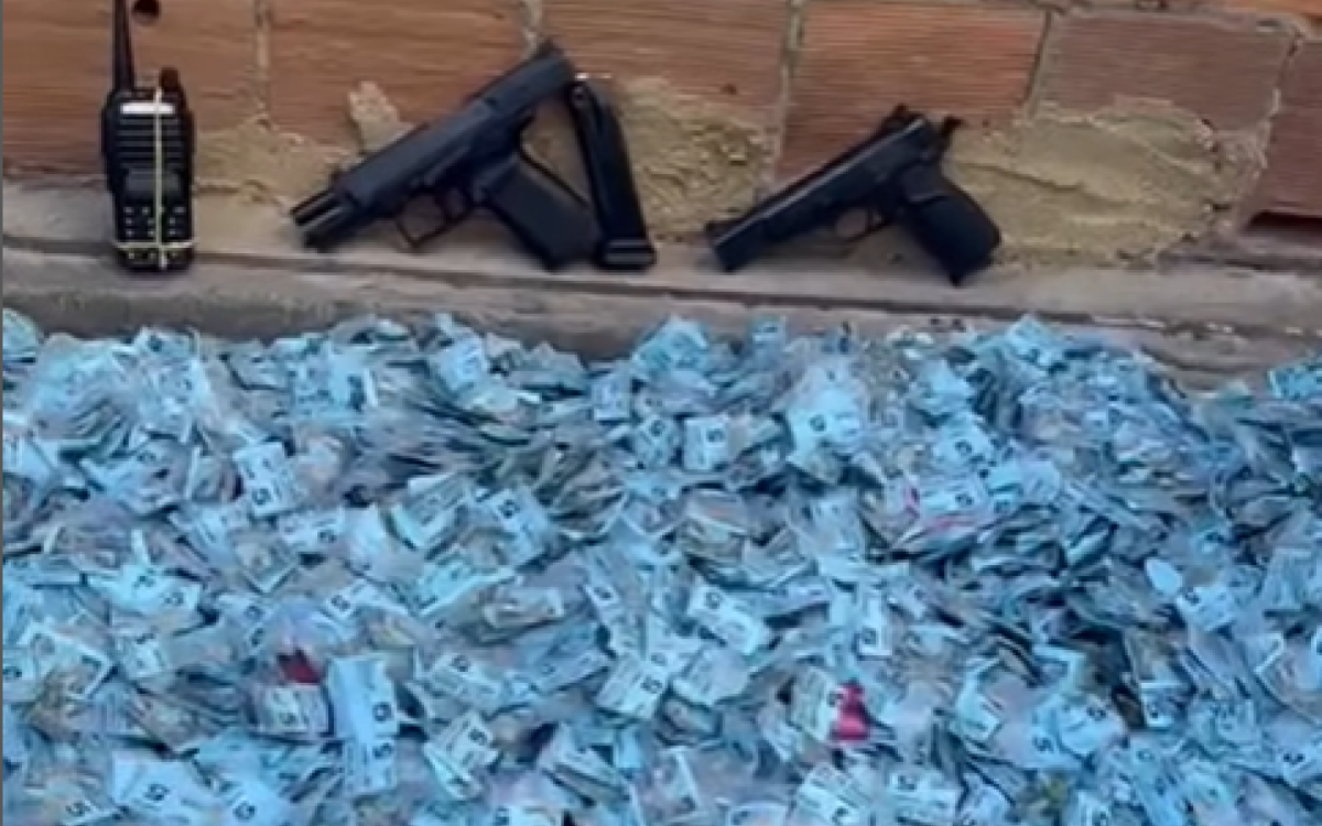 Pistolas e drogas apreendidas pelos policiais militares do 39º BPM