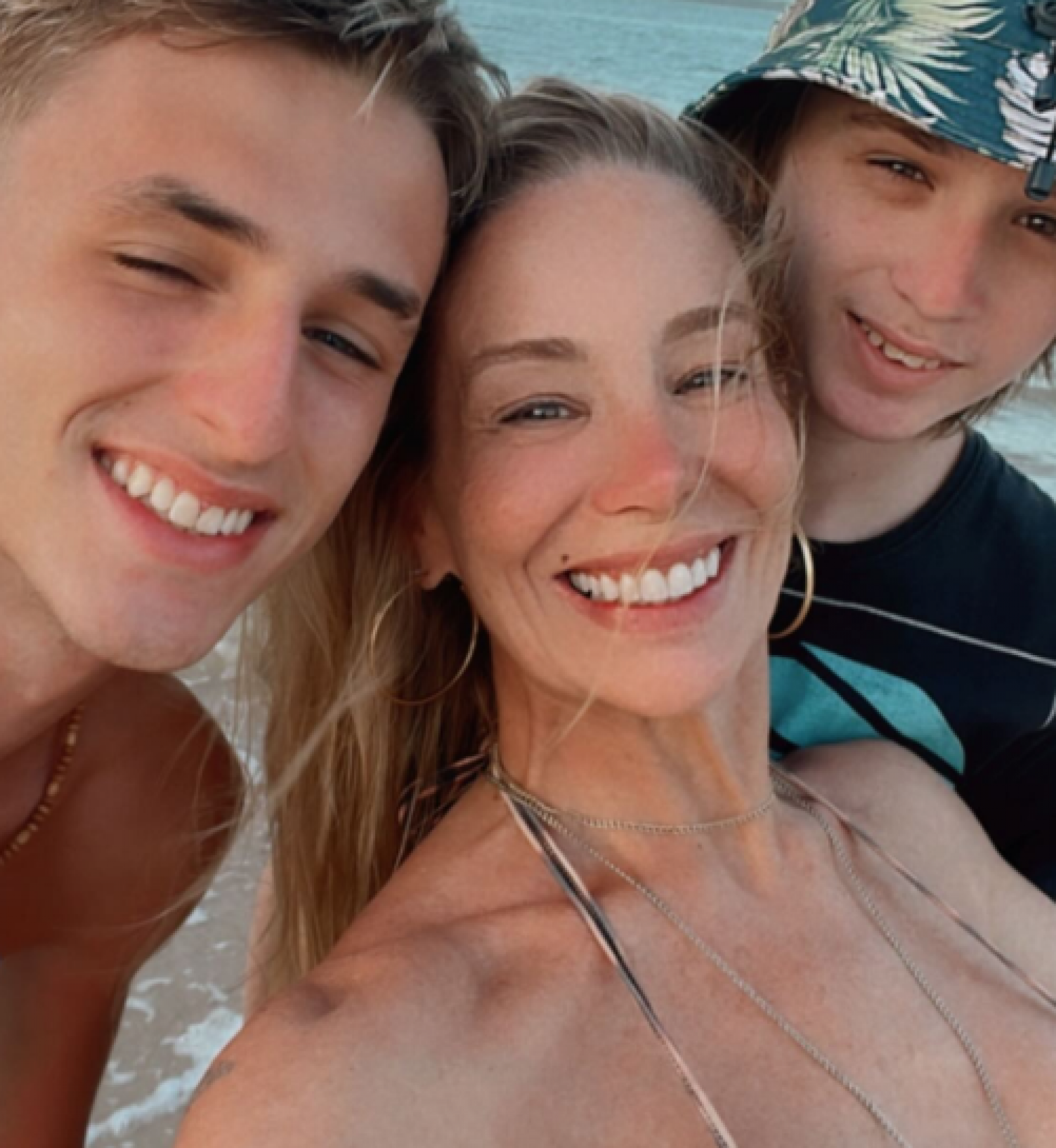 Danielle Winits curte dia de praia no Maranhão com os filhos, Noah e Guy - Reprodução / Instagram