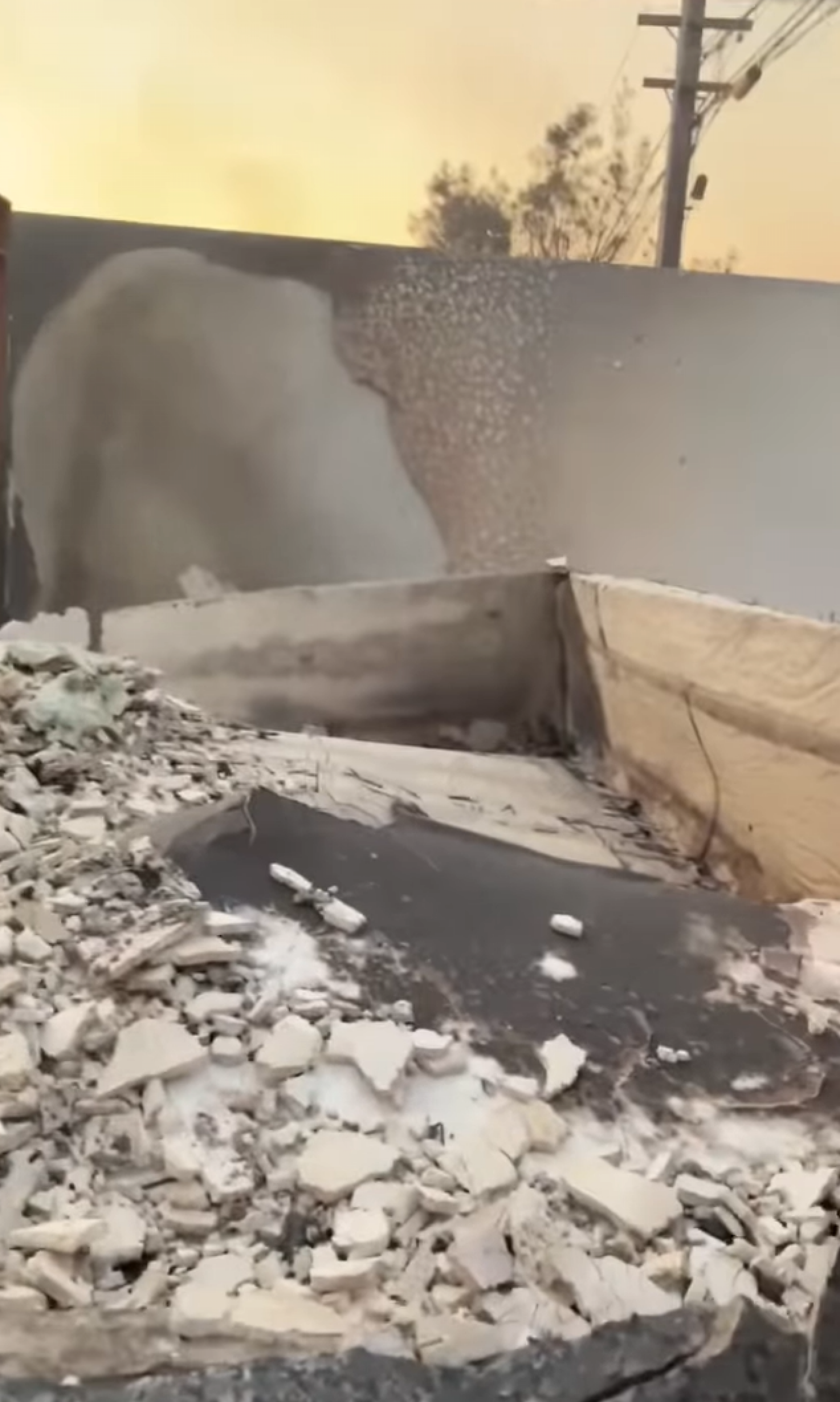 Destroços de mansão de Paris Hilton - reprodução Instagram