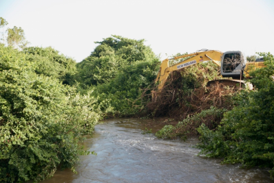 Estragos causados por chuvas levam prefeita a decretar emergência