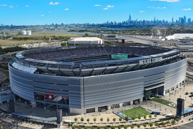 Criticado, palco da estreia do Fluminense no Mundial sofre reformas no gramado