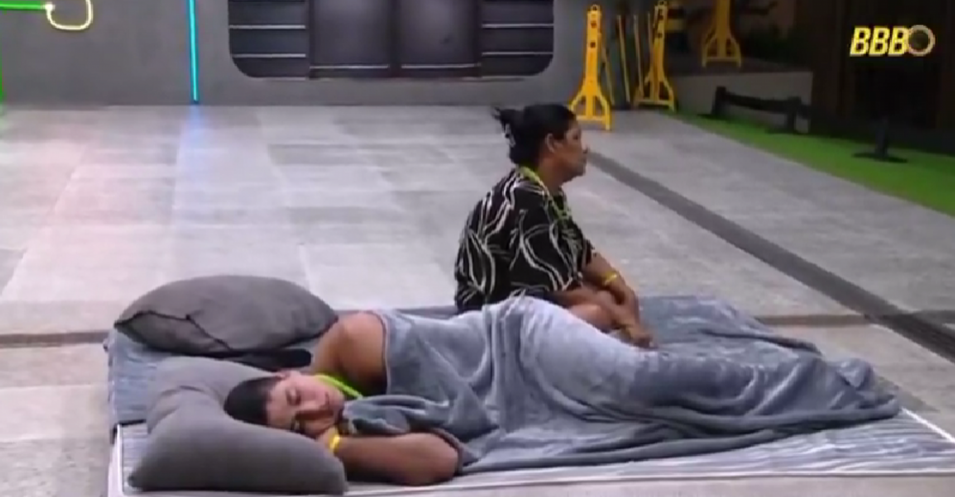 BBB 25: Dinâmica deixa dupla, Guilherme e Joselma, dormindo no jardim - Reprodução de vídeo / X