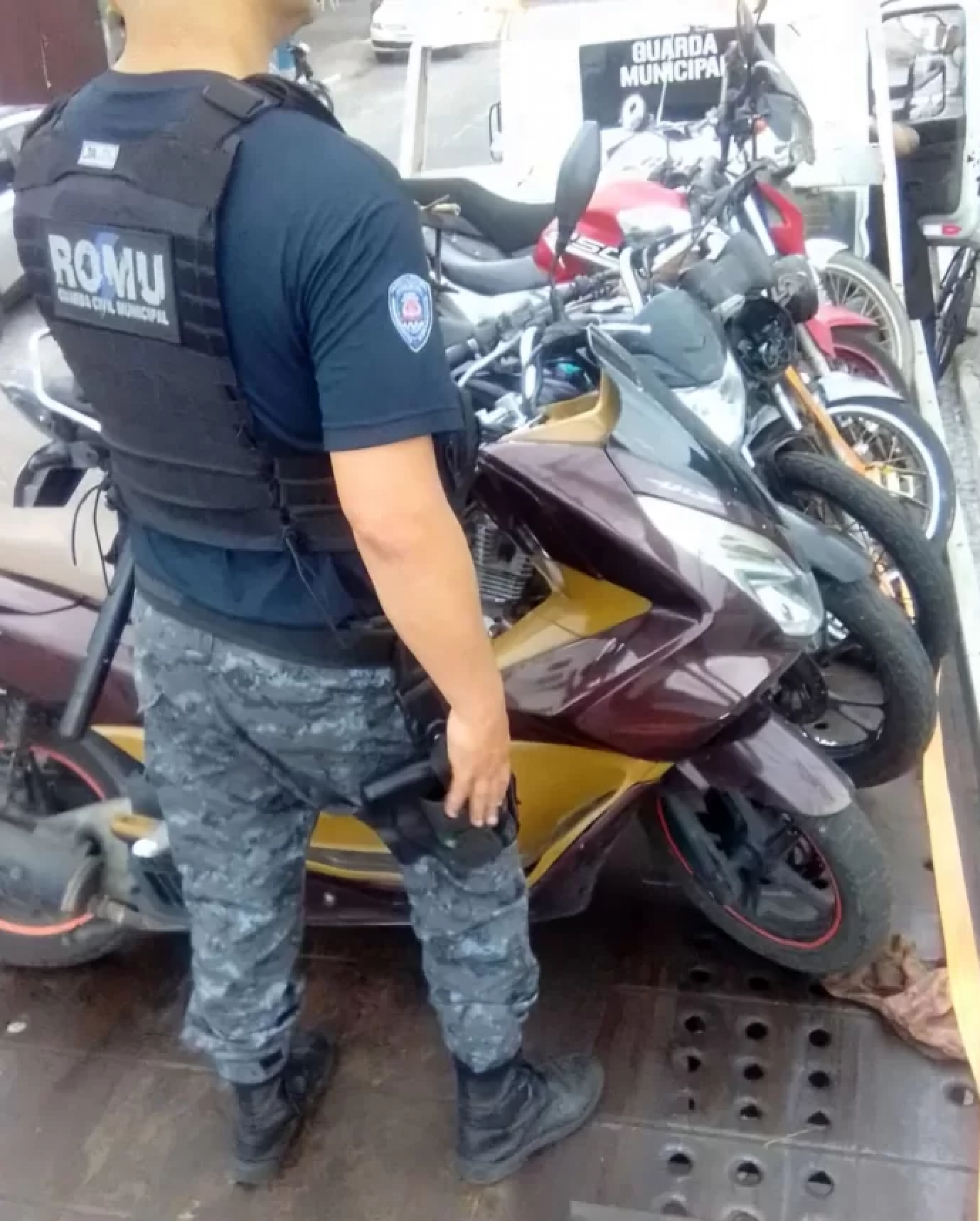 Motos com escapamento aberto