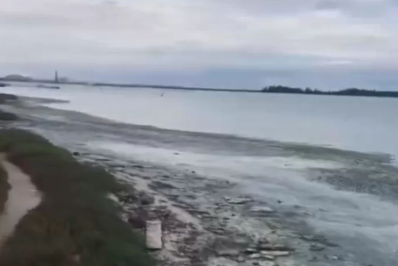 Moradores denunciam poluição na Lagoa de Araruama em São Pedro da Aldeia