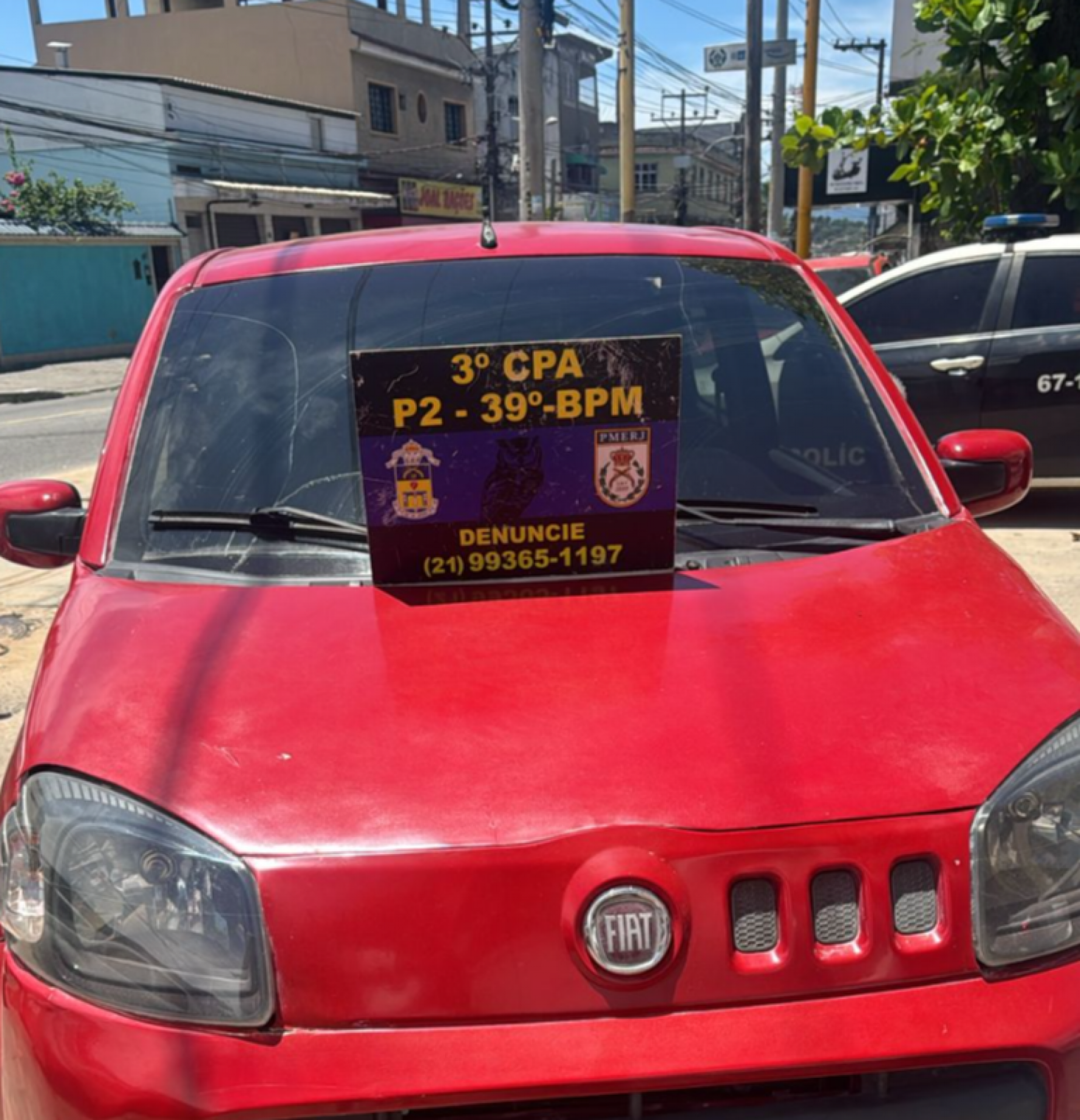 Carro que estava com os milicianos presos pelos policiais militares do 39&ordm; BPM - Divulga&ccedil;&atilde;o / PMERJ