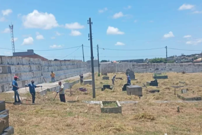 Mais de 10 caminhões de entulho são retirados de cemitérios em Cabo Frio