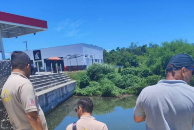 Condomínio de luxo em Arraial do Cabo é multado por jogar esgoto na lagoa