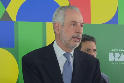 Corrêa do Lago diz que grande esforço é trazer o mundo financeiro para agenda climática na COP30