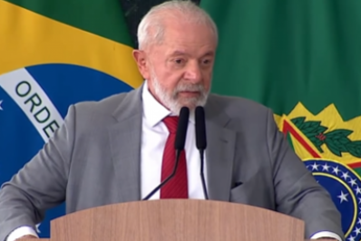 'Órgãos de fiscalização não foram criados para proibir, mas para dizer como fazer certo, diz Lula
