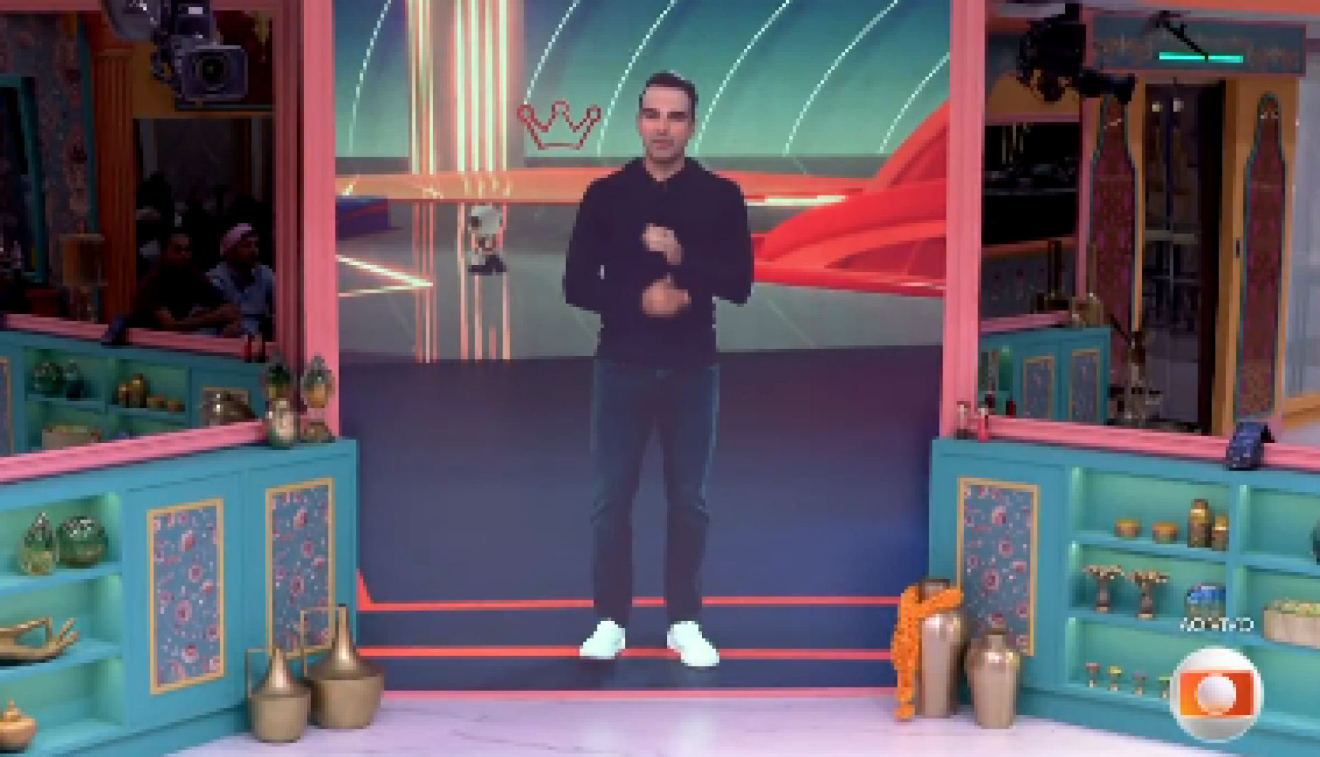 No comando do 'BBB 25', Tadeu Schmidt explica a dinâmica 'Pegar ou Guardar' - Reprodução de vídeo / X