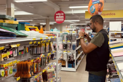 Procon fiscaliza comércio de materiais escolares em Arraial do Cabo