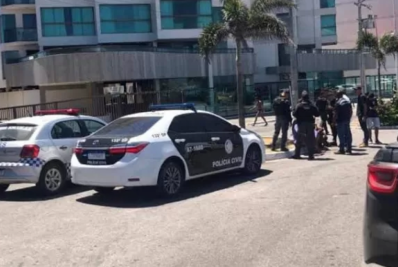 Operação flagra dois guias turísticos irregulares em Arraial do Cabo