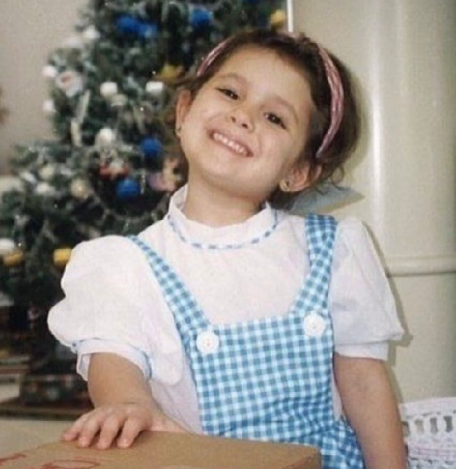 Ariana Grande quando era criança vestida de Dorothy, personagem de 'Wicked' - Reprodução / Instagram