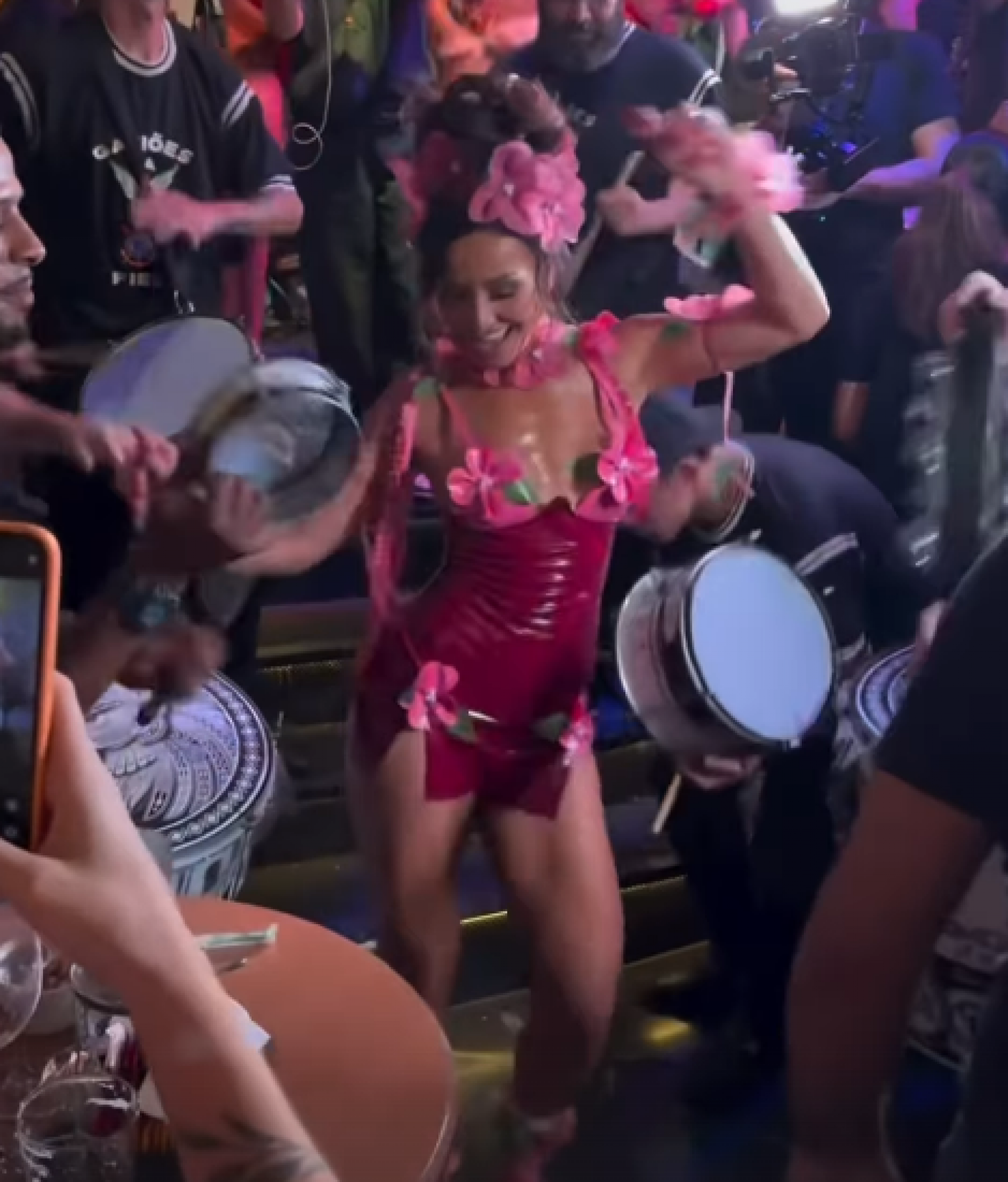 Sabrina Sato samba muito em esquenta de carnaval - Reprodução de vídeo