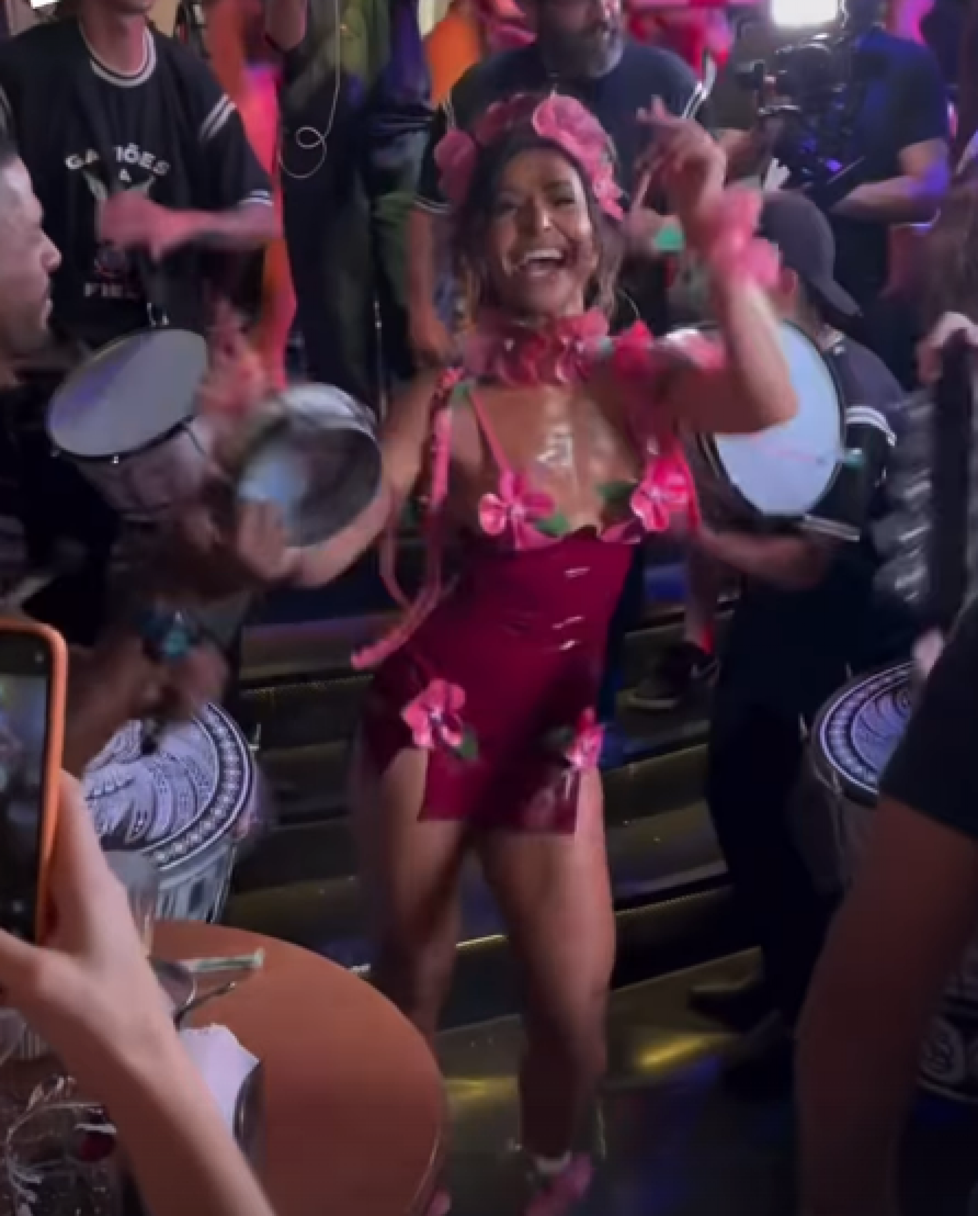 Sabrina Sato samba muito em esquenta de carnaval - Reprodução de vídeo