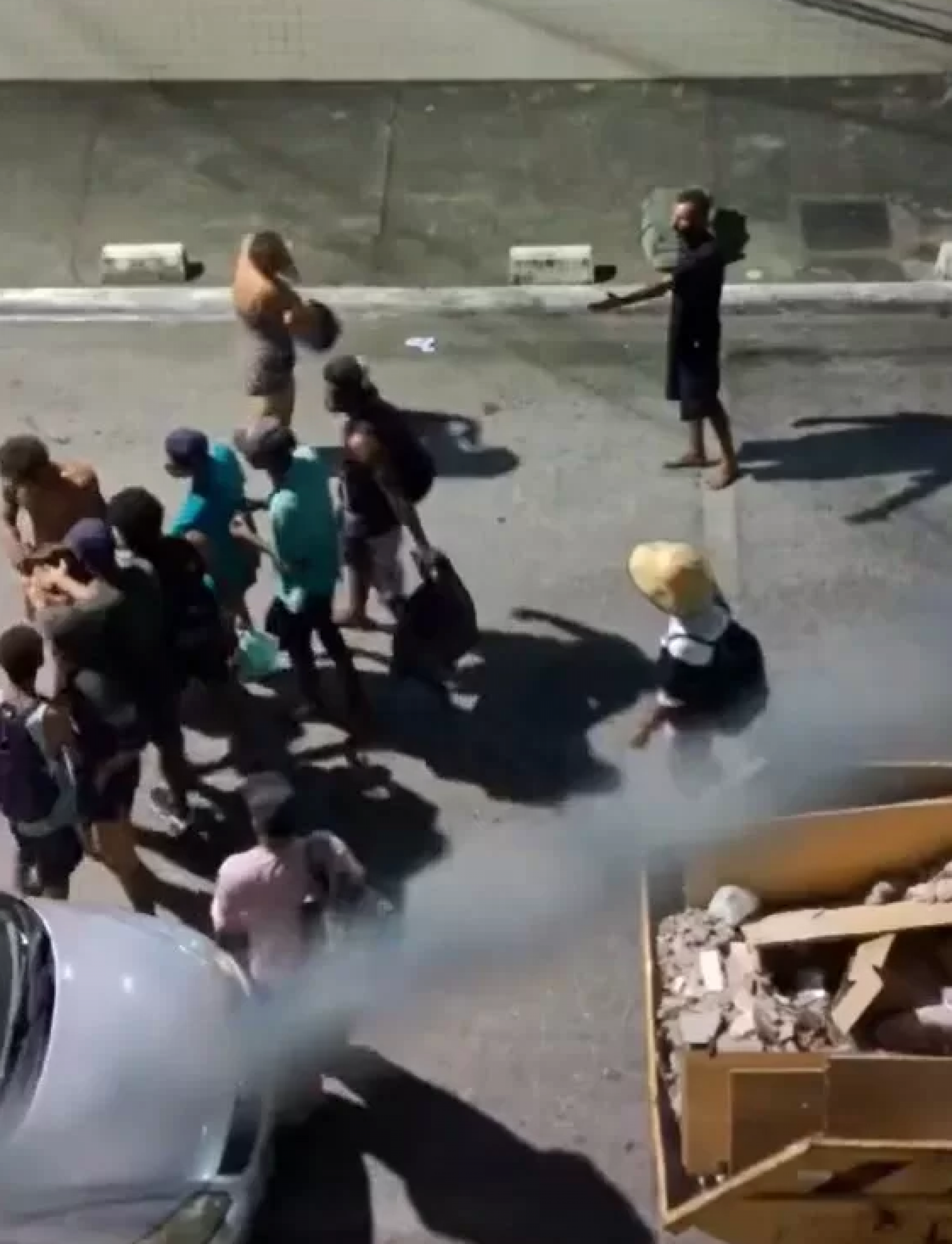 Briga generalizada entre usuários de crack