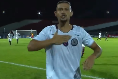 Jogador faz golaço e comemoração viraliza: 'Sou bom, meu empresário que é ruim'