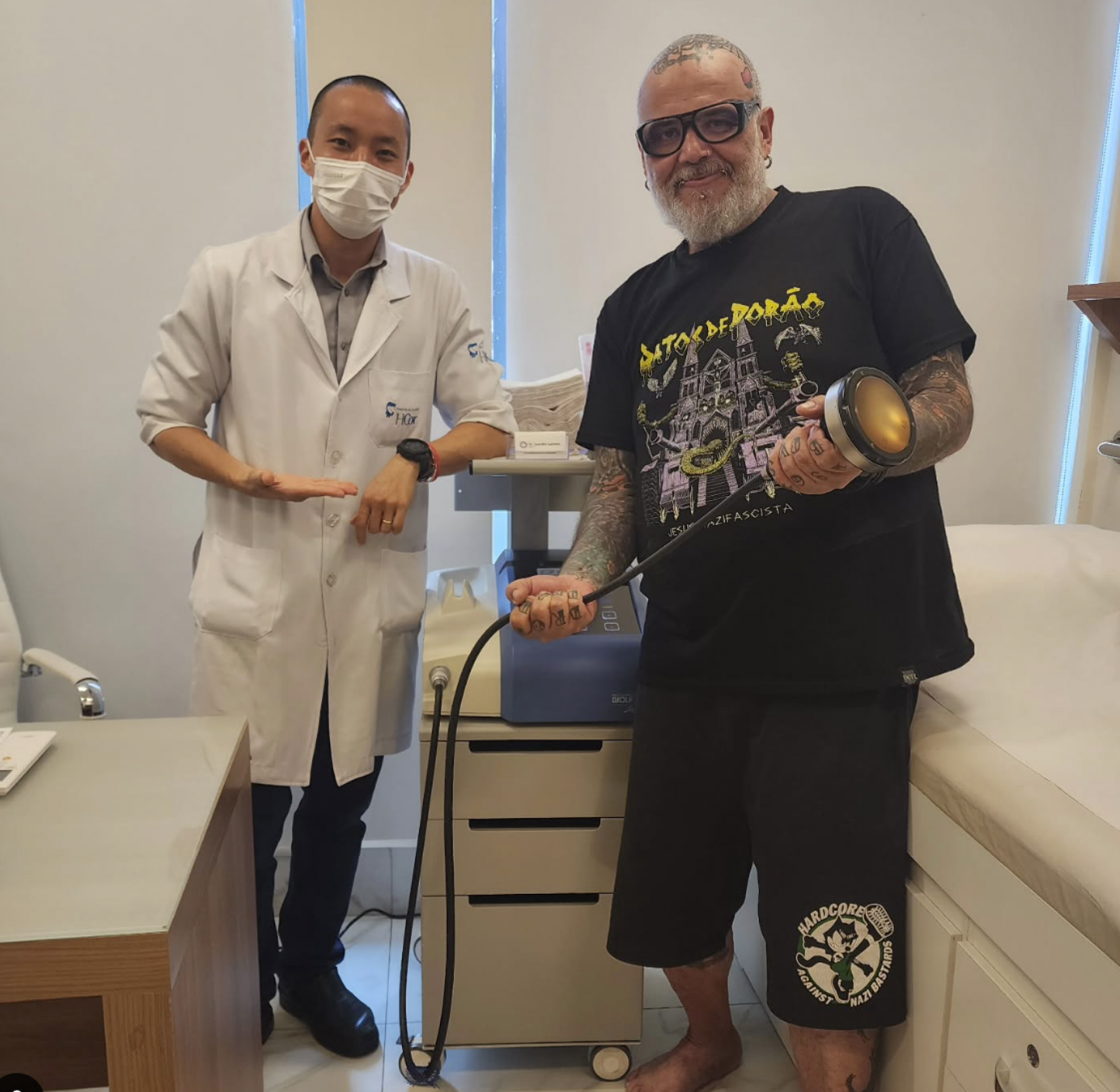 João Gordo e o médico fisiatra Leandro Iuamoto - reproduçao Instagram