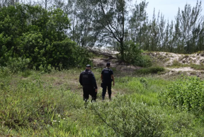 Romu realiza ação na Praia do Foguete, em Cabo Frio, para coibir flanelinhas e estacionamento irregular