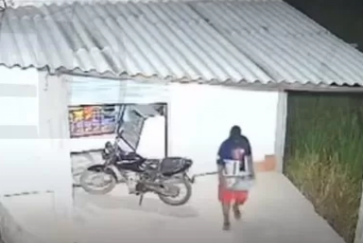 Criminosos assaltam mercadinho no distrito de Tamoios, em Cabo Frio, e fogem em carro furtado