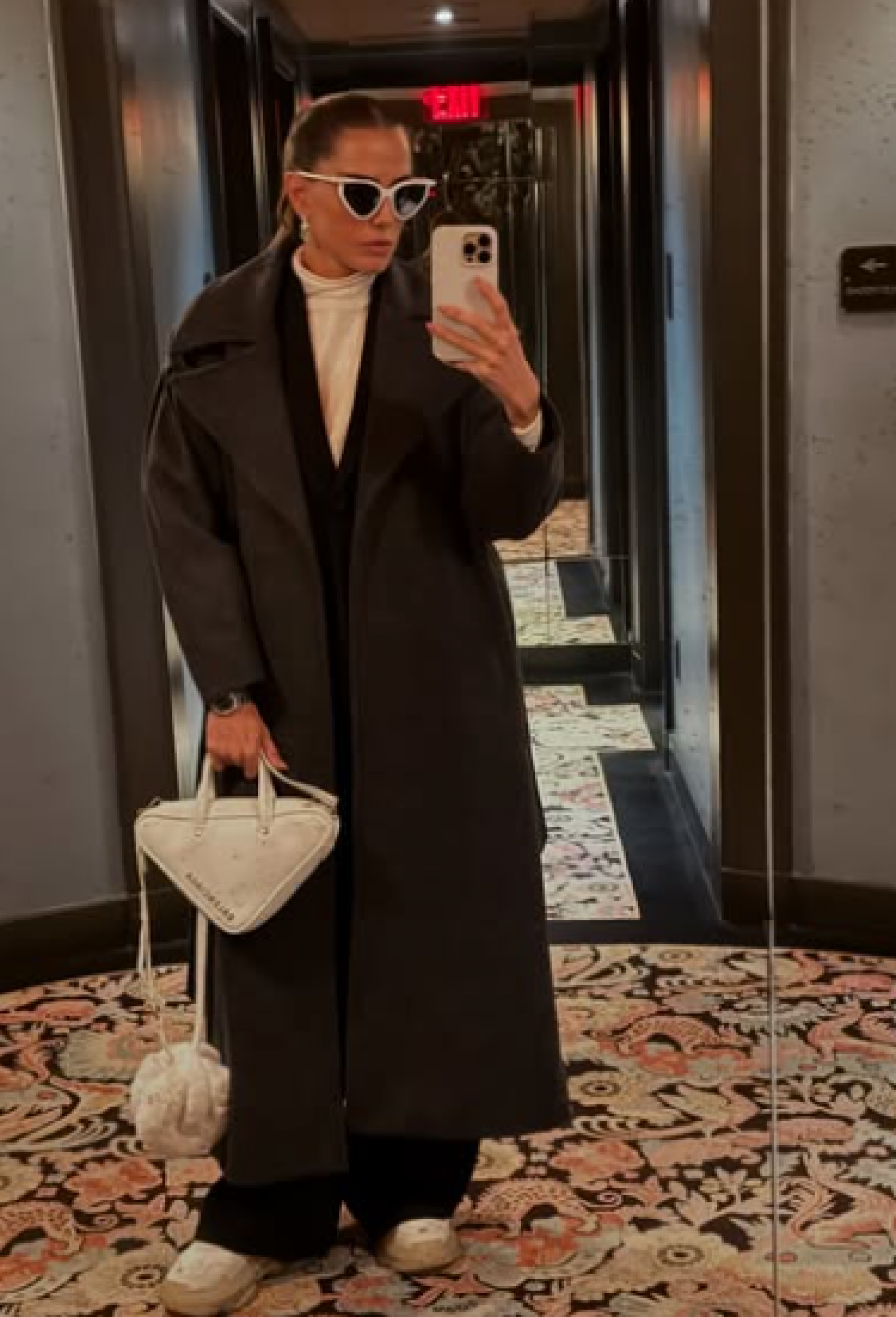 Em Nova York, Deborah Secco veste look elegante - Reprodução / Instagram