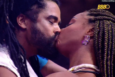 Vídeo! Diogo Almeida e Aline dão beijão no 'BBB 25'