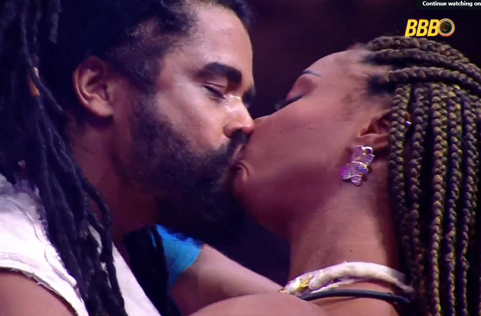 Diogo Almeida e Aline se beijam - Reprodução de vídeo