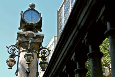 Perto de completar 120 anos, Relógio da Glória passa por manutenção