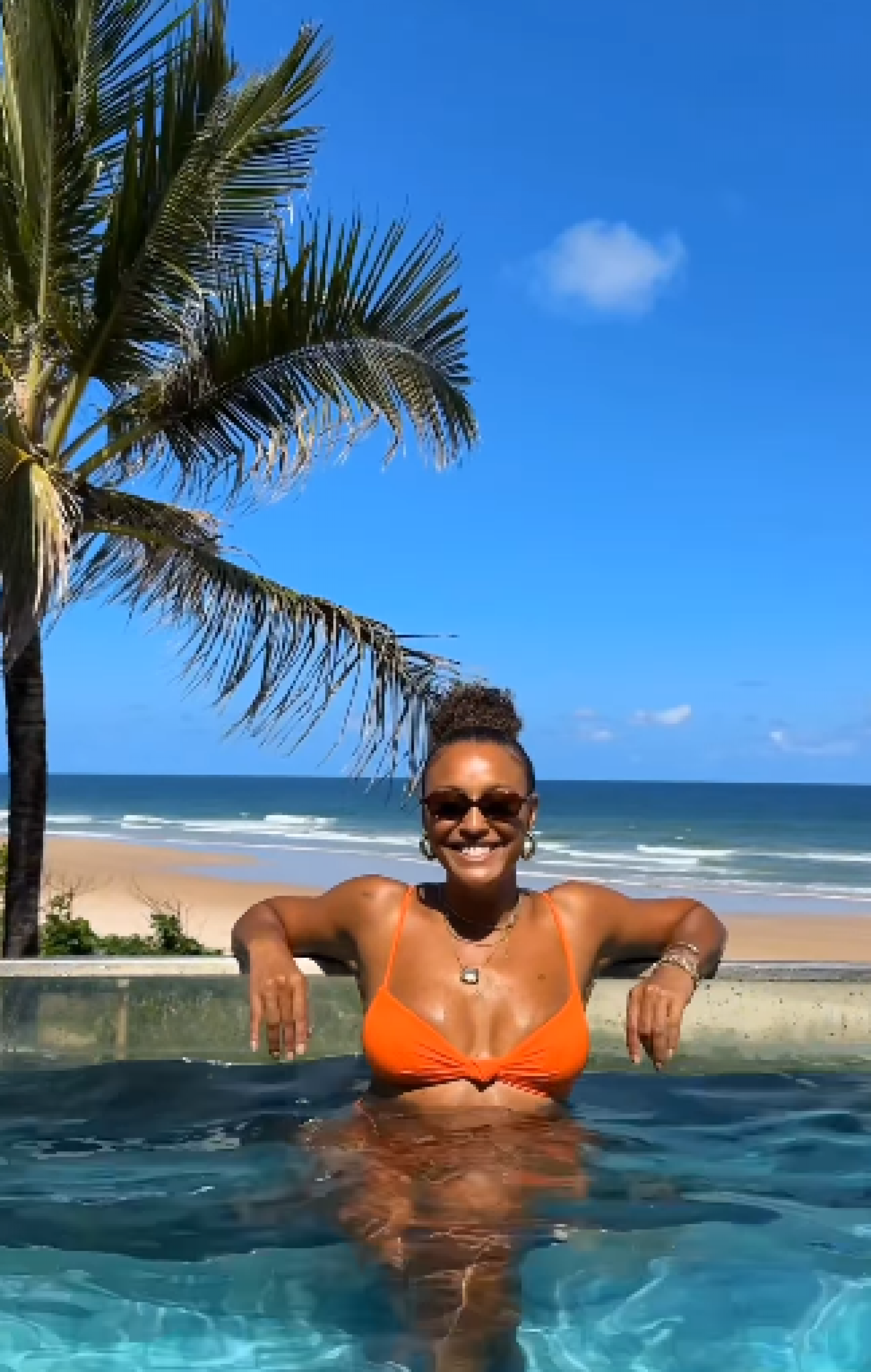 Em Porto de Galinhas, Sheron Menezzes curte dia ensolarado - Reprodução de vídeo / Instagram