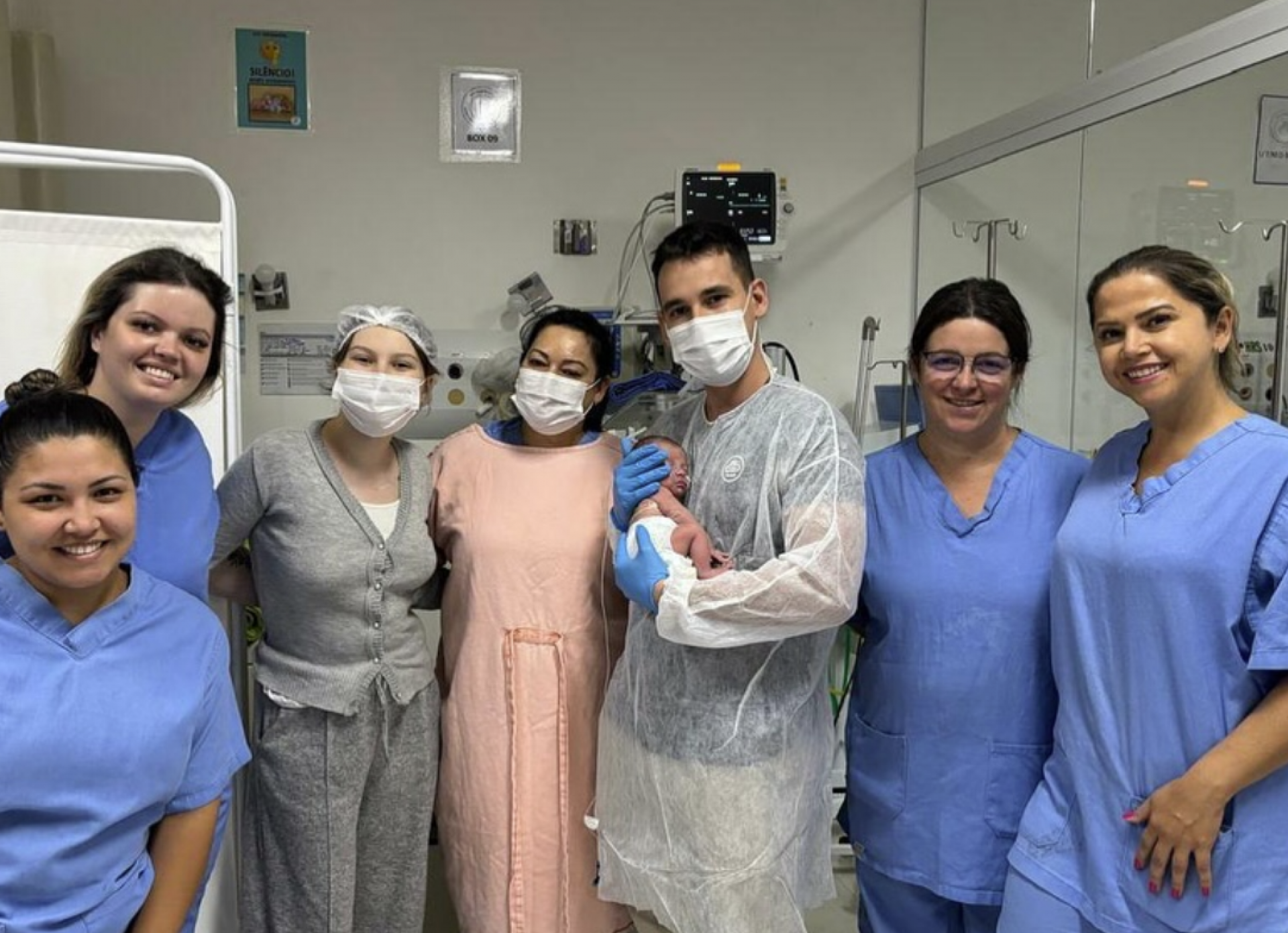 Isabel Veloso agradece a enfermeiros após filho sair da UTI neonatal  - reprodução Instagram