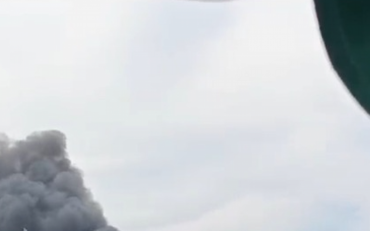 A fuma&ccedil;a causada pelas chamas p&ocirc;de ser vista de diferentes pontos