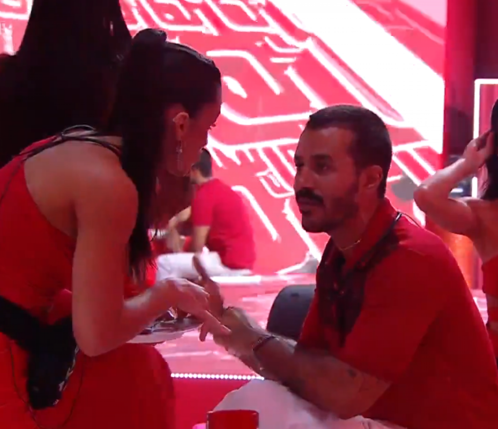 Eva e Mateus - Reprodução de vídeo / X