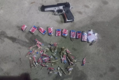 Dupla é detida com drogas e simulacro de arma de fogo em Cabo Frio