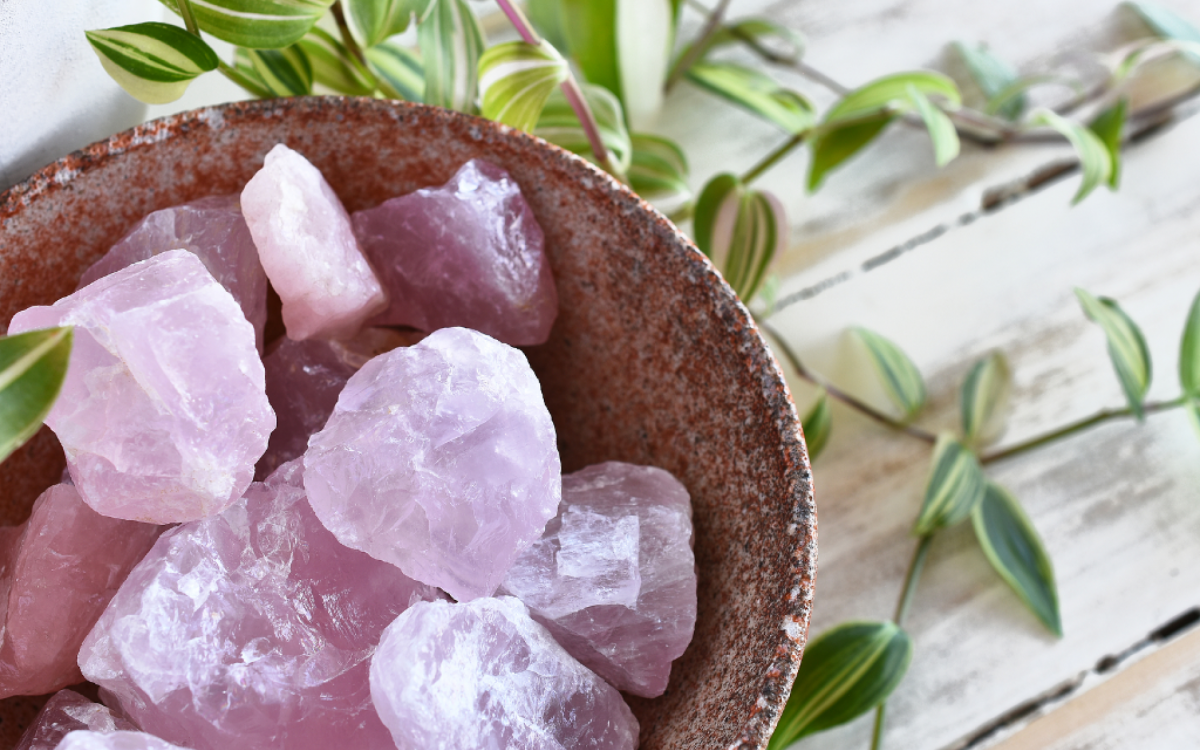 Cristais para o amor: Guia para harmonizar relacionamentos e energias