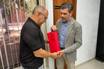 Prefeito de Arraial recebe cônsul do Canadá para discutir turismo e parcerias internacionais