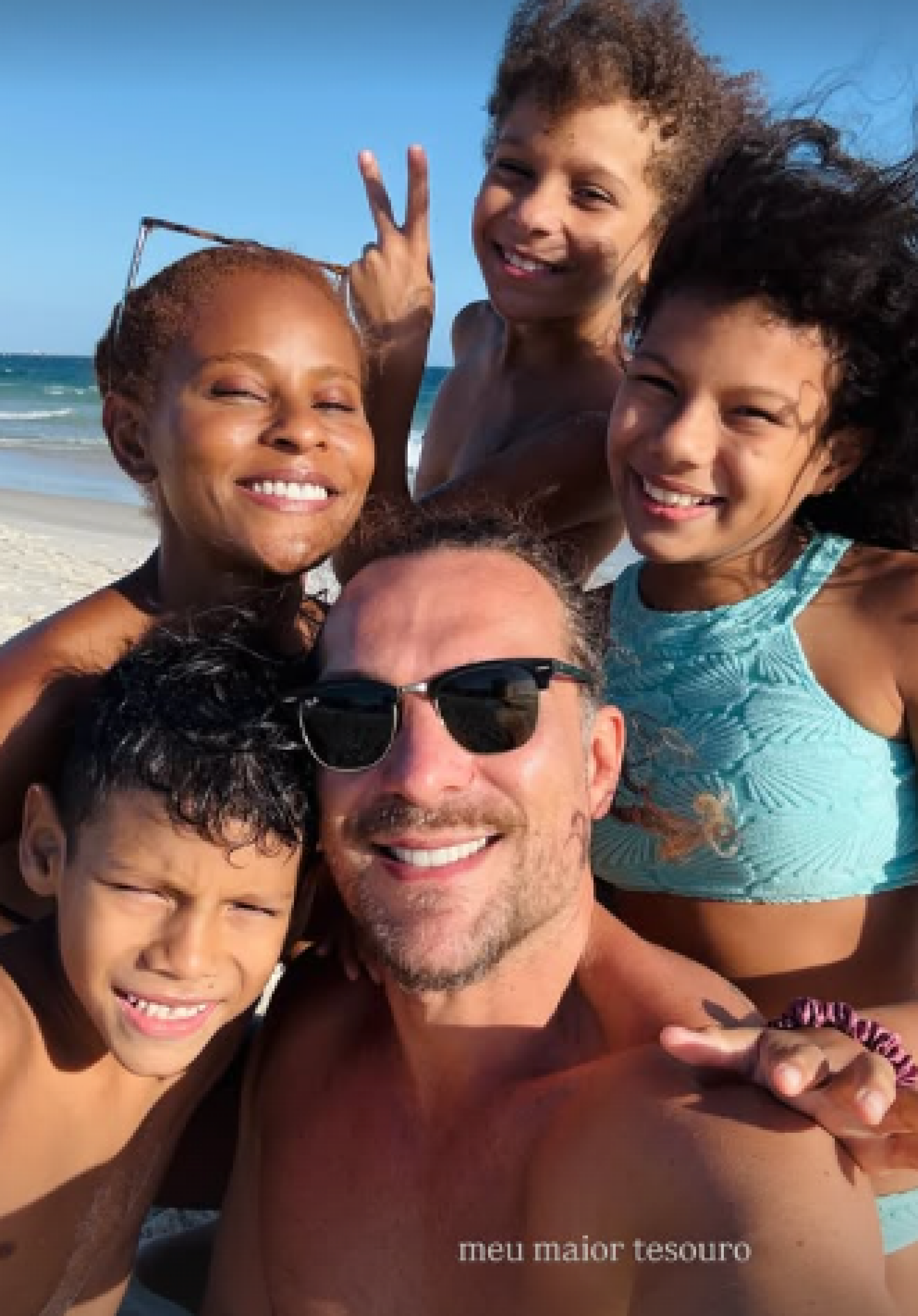 Em dia de praia, Aline Wirley se declara ao marido, Igor Rickli, e filhos: 'Meu maior tesouro' - Reprodução / Instagram
