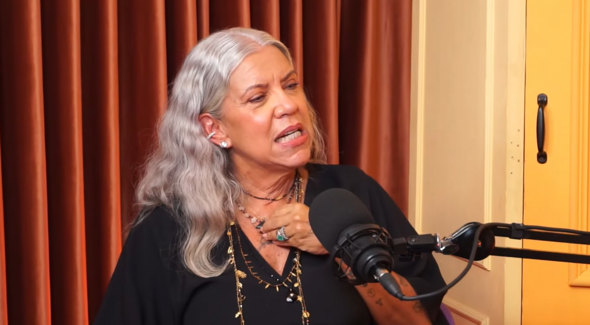 Astrid Fontenelle se surpreendeu com decisão do GNT e optou por não aceitar novo projeto - reprodução Youtube