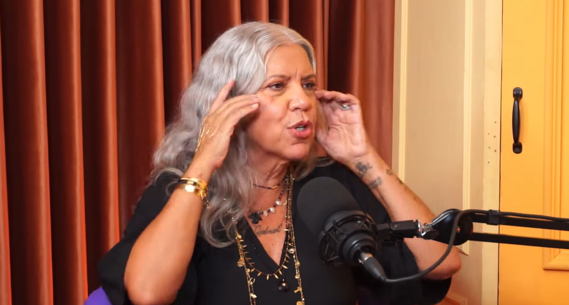 Astrid Fontenelle - reprodução Youtube