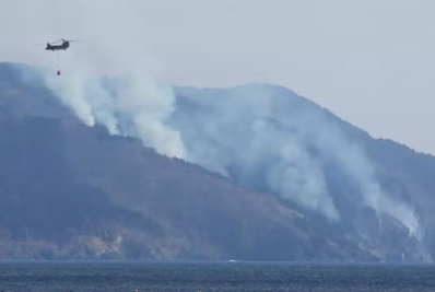 Japão enfrenta maior incêndio florestal em meio século com milhares de evacuados