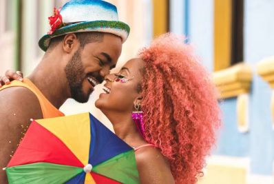 O carnaval pode deixar mais que saudades? Entenda os riscos da 'doença do beijo'