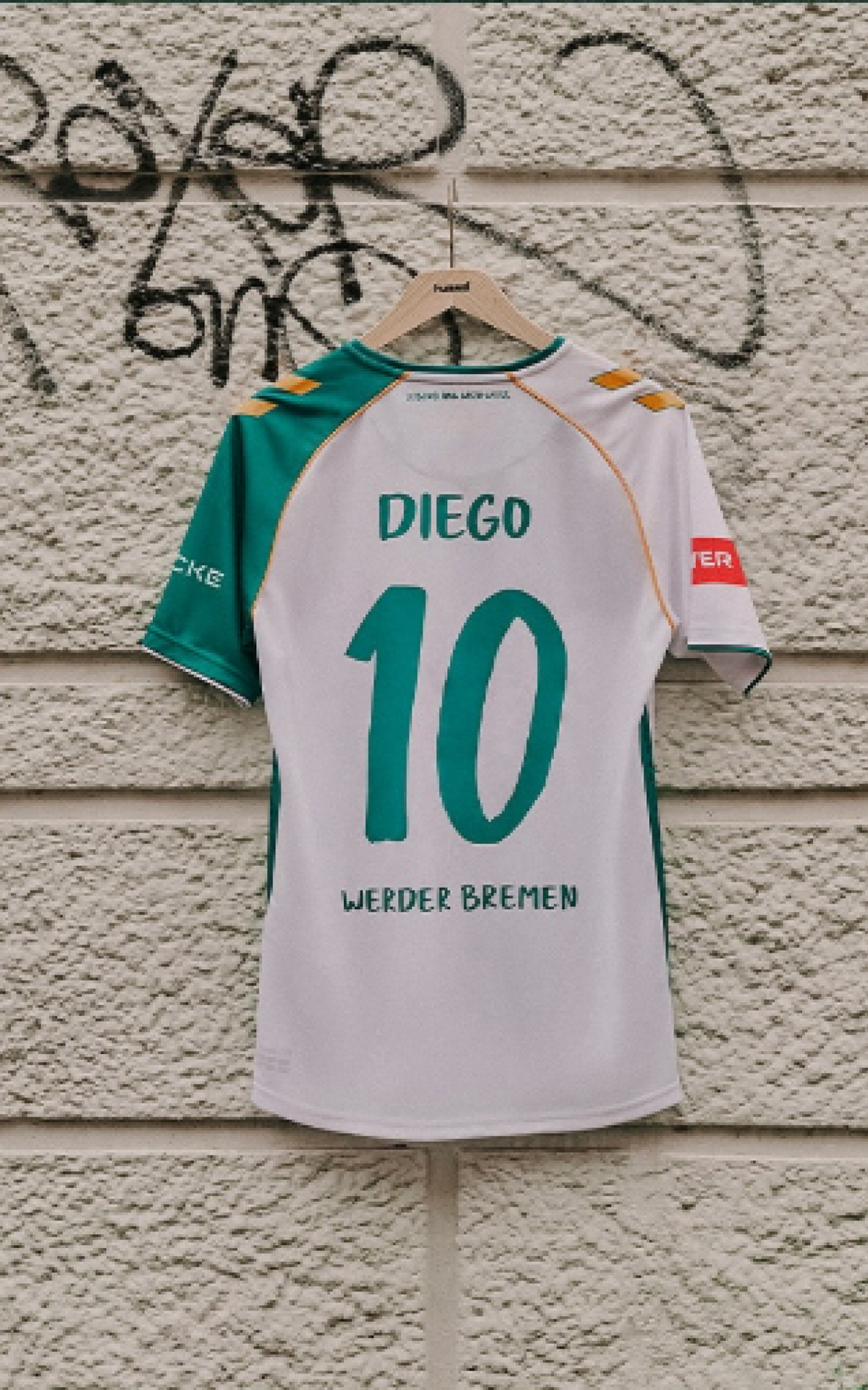 Werder Bremen lan&ccedil;a camisa comemorativa em homenagem a Diego Ribas - Divulga&ccedil;&atilde;o