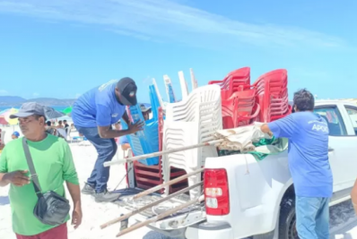 Fiscalização apreende guarda-sóis e cadeiras em operação contra comércio irregular em Cabo Frio