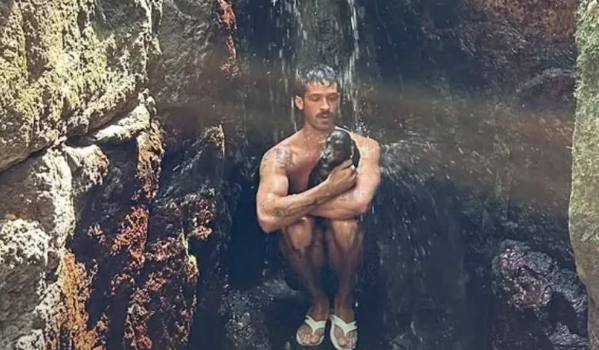 João Guilherme curte dia de descanso com Haku, cãozinho adotado durante relacionamento com Bruna Marquezine - reprodução Instagram