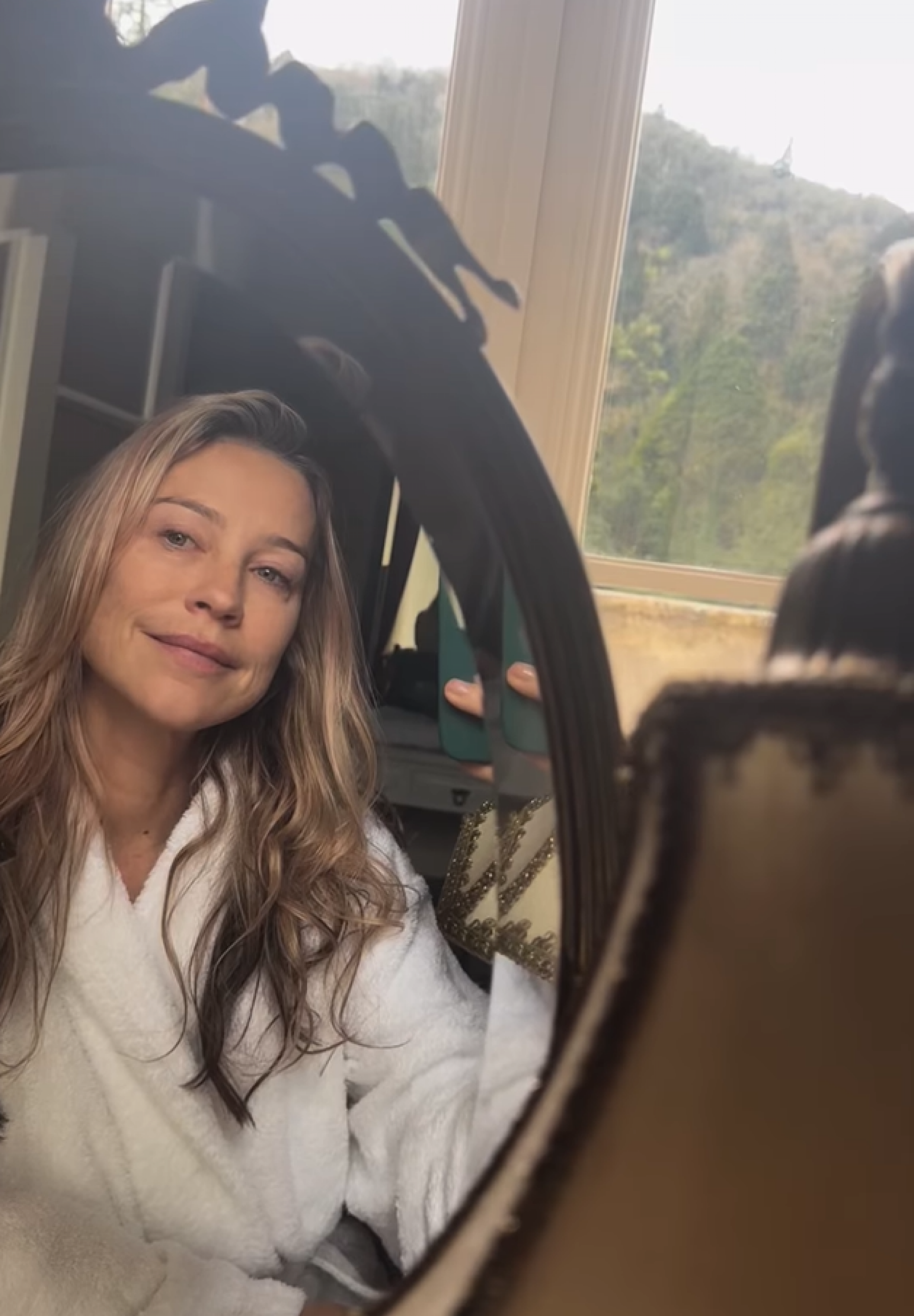 Luana Piovani se hospeda em palácio histórico e posa em quarto que foi de rei - reprodução Instagram