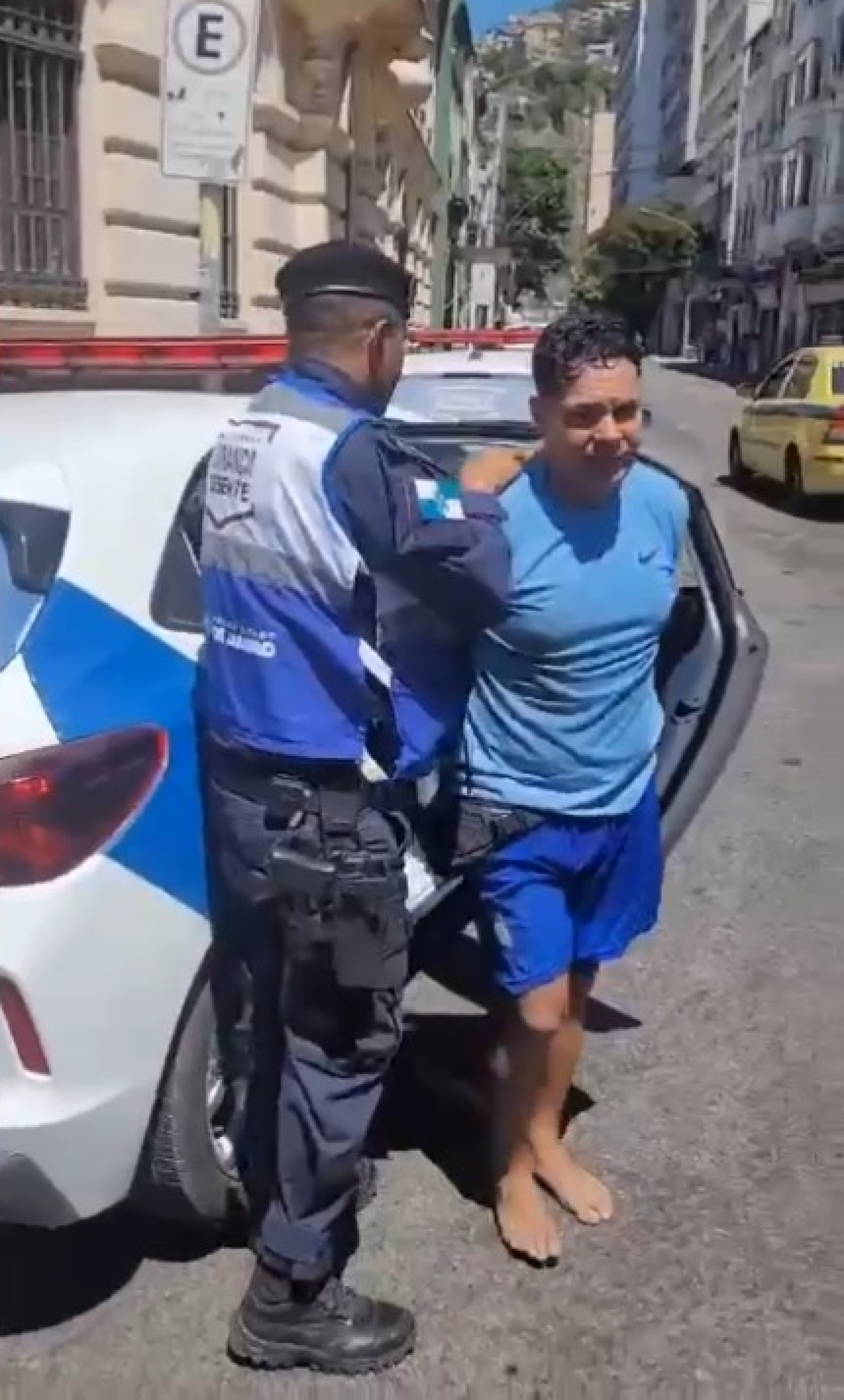 O autor do golpe foi levado para a 9ª DP (Catete), onde o caso foi registrado