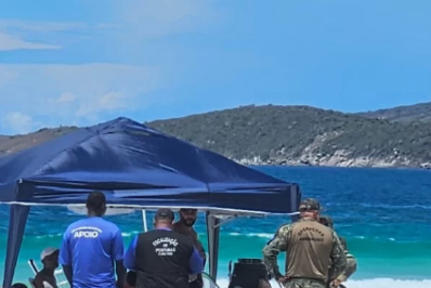 Grupo é flagrado fazendo churrasco na Praia do Foguete, em Cabo Frio