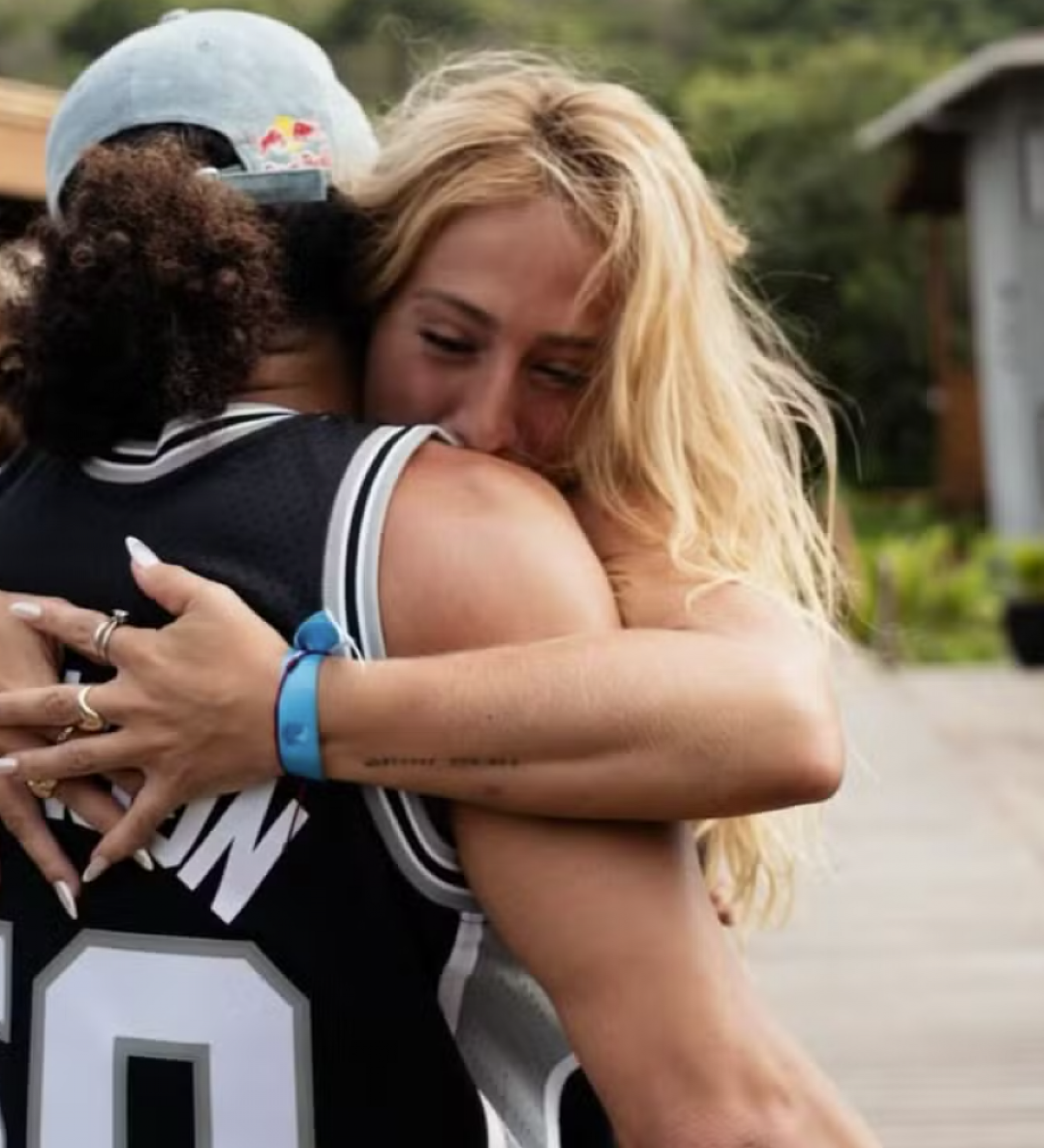 Bruna Griphao e  L7nnon - reprodução Instagram 