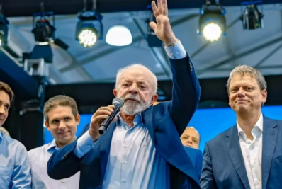 Lula afirma que Haddad é o responsável por acertos da economia brasileira